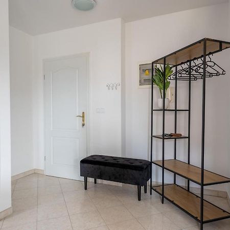 Charmante Wohnung Fusslaeufig Zum Meer In Funtana Esterno foto