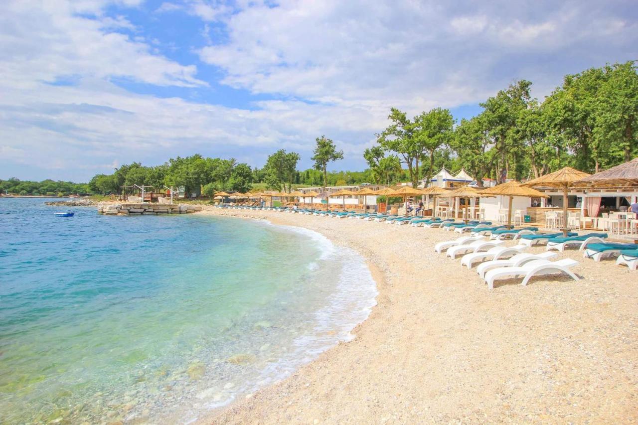 Charmante Wohnung Fusslaeufig Zum Meer In Funtana Esterno foto