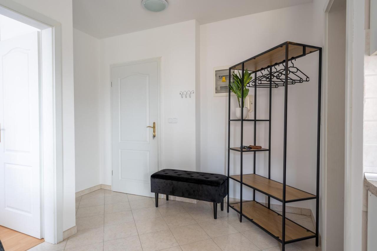 Charmante Wohnung Fusslaeufig Zum Meer In Funtana Esterno foto