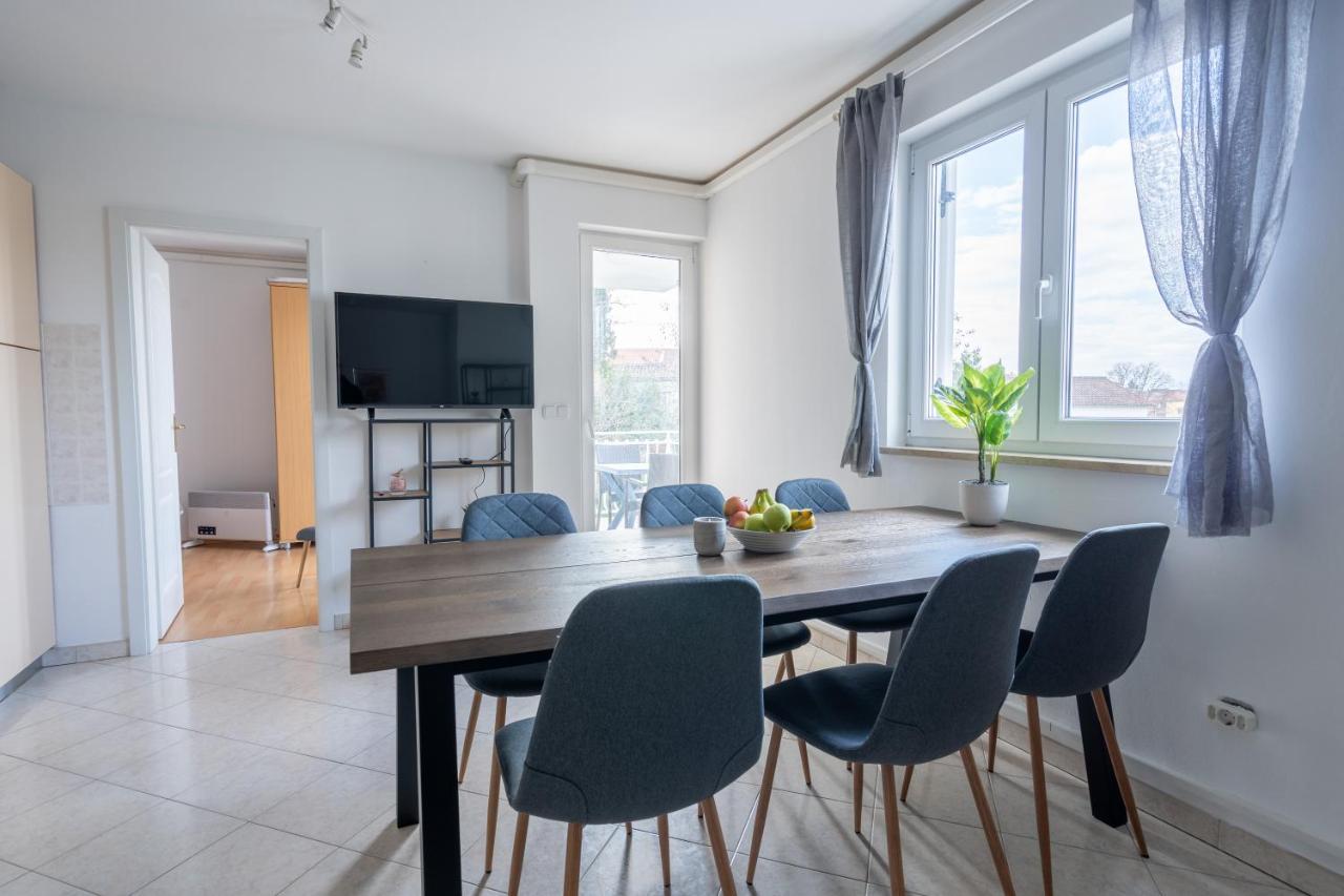 Charmante Wohnung Fusslaeufig Zum Meer In Funtana Esterno foto