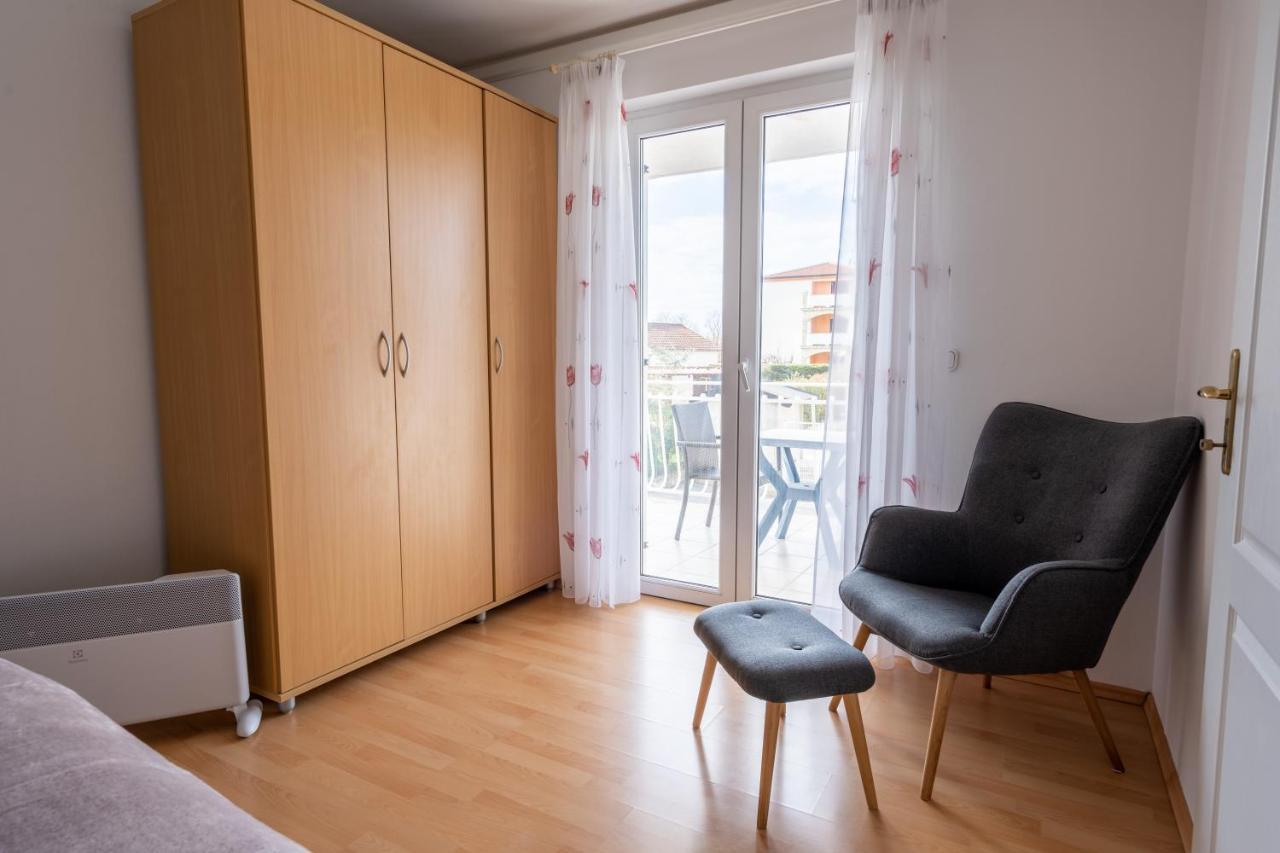 Charmante Wohnung Fusslaeufig Zum Meer In Funtana Esterno foto