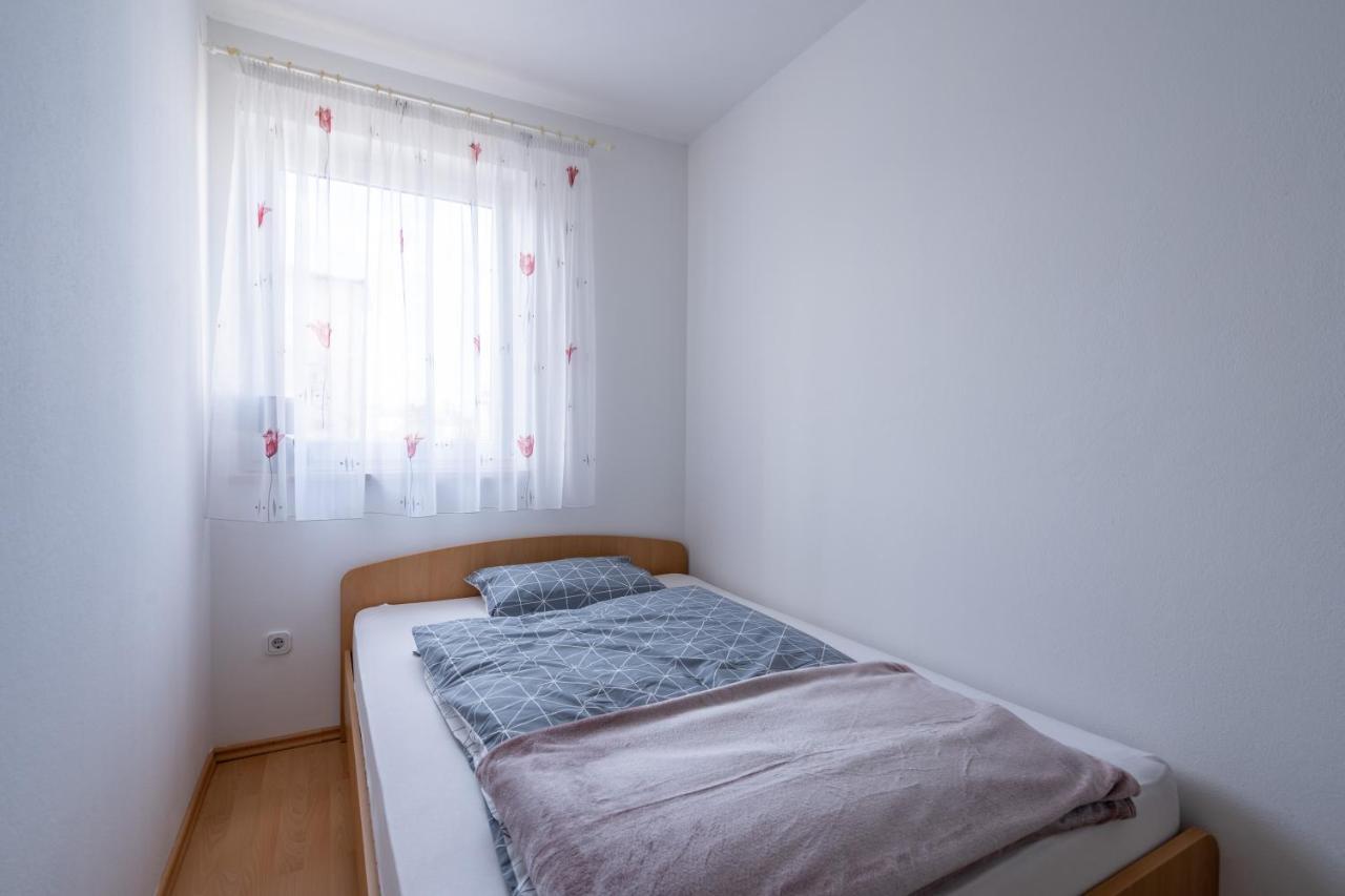 Charmante Wohnung Fusslaeufig Zum Meer In Funtana Esterno foto
