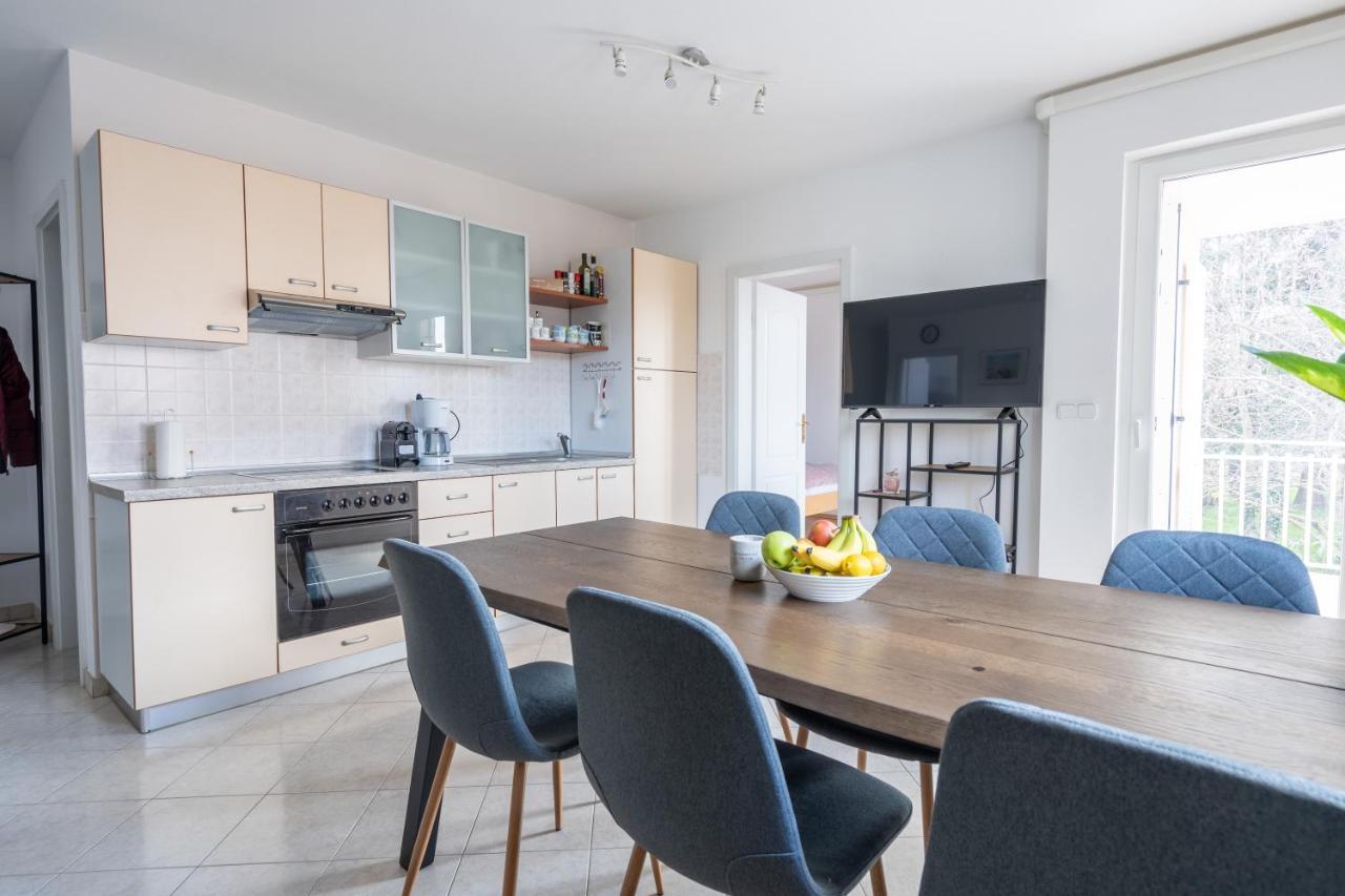 Charmante Wohnung Fusslaeufig Zum Meer In Funtana Esterno foto